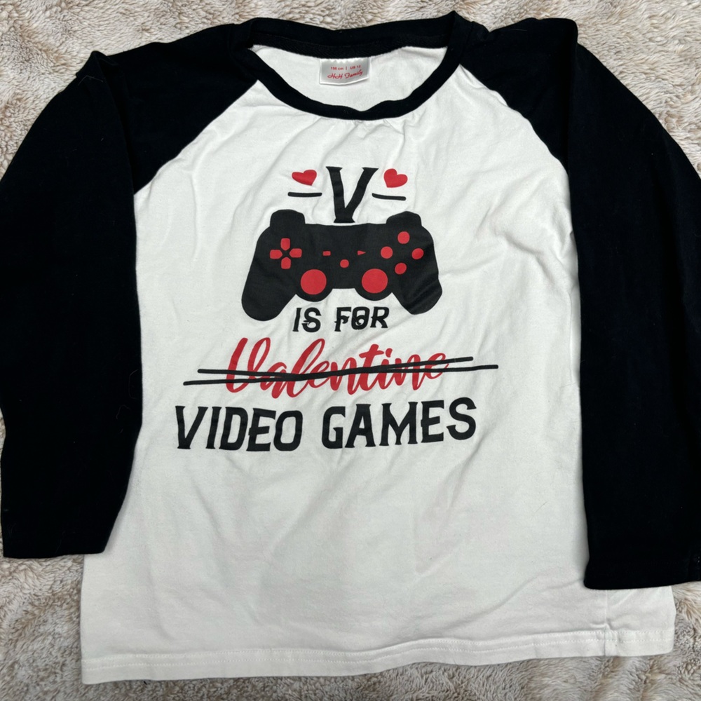 Boys Valentine’s Day Shirt long sleeve size 12 black white red